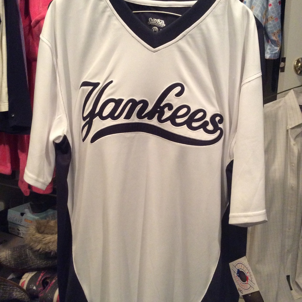 Yankee pullover warm up jersey. New with tags